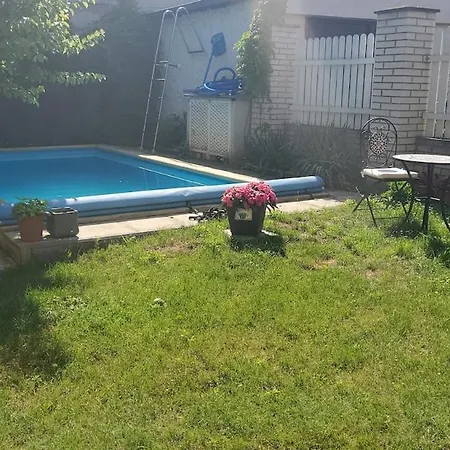 Rodinny Dum V Praze S Bazenem Prag