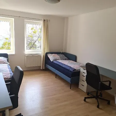Rodinny Dum V Praze S Bazenem Feriehus *